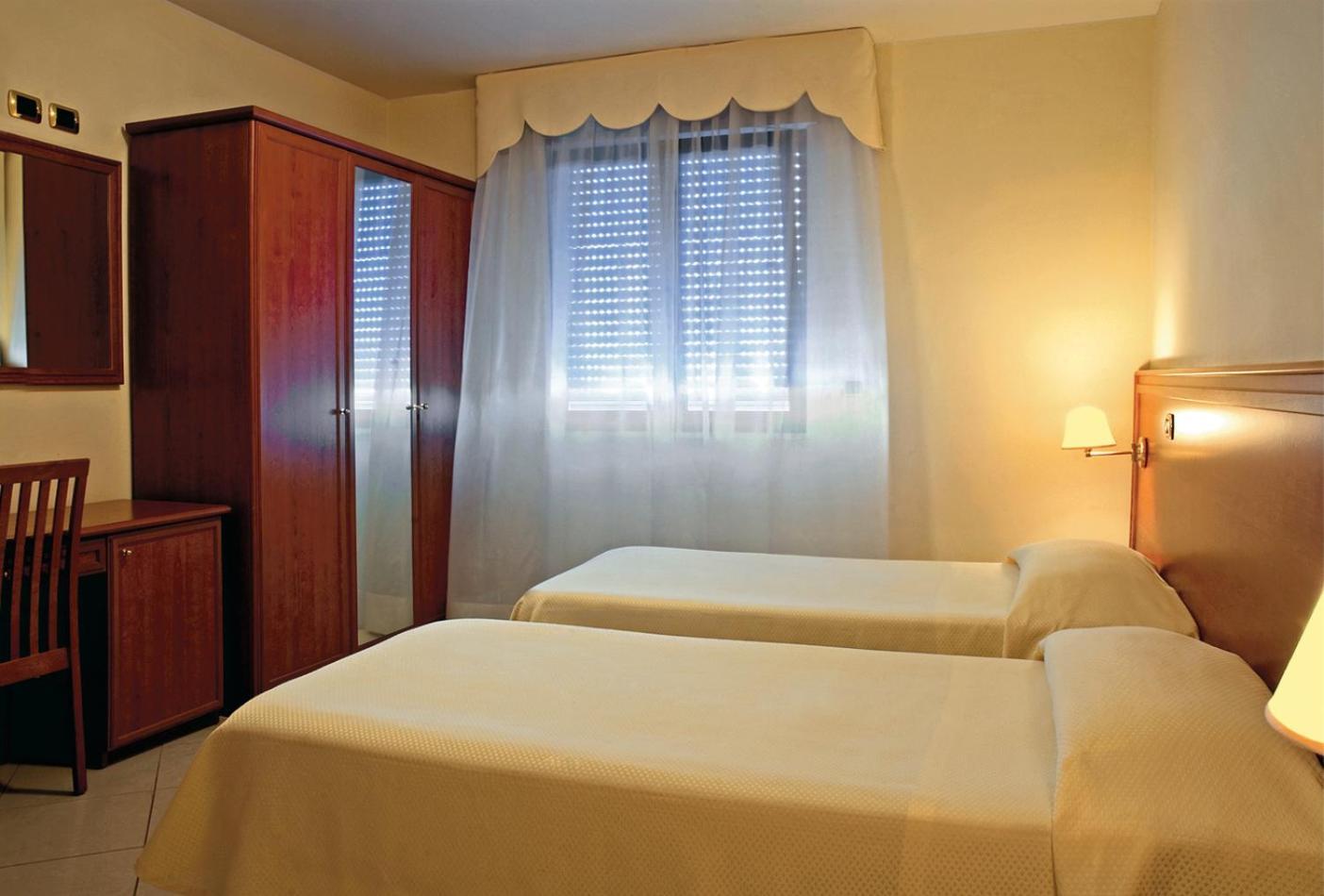 Hotel Jolly โมดูโญ ภายนอก รูปภาพ
